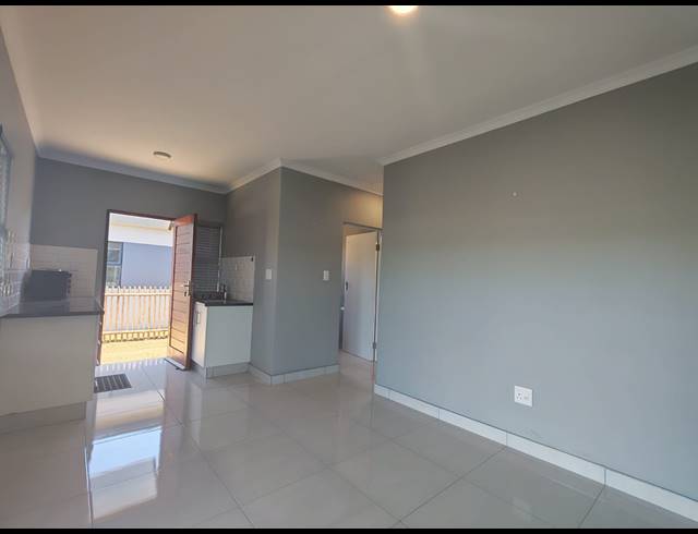 2 BEDROOM FREEHOLD FOR SALE IN SHAKASKRAAL